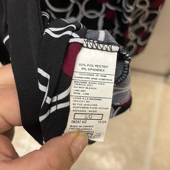 Reitmans women’s blouse size large, lace over cleavage, geometric,  tie in back - Picture 5 of 5